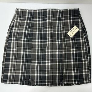 Aéropostale Plaid Grey & White Mini Skirt (NWT) – Size S